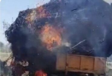 ಮೇವು ಸಾಗಿಸುತ್ತಿದ್ದ ಟ್ರ‍್ಯಾಕ್ಟರ್ ಗೆ ಆಕಸ್ಮಿಕ ಬೆಂಕಿ