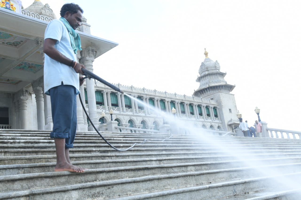 ಚಳಿಗಾಲ ಅಧಿವೇಶನಕ್ಕೆ  ಭರದ ಸಿದ್ಧತೆ: ಗೋಡೆಗಳಿಗೆ ಹೈಟೆಕ್ ಸ್ಪರ್ಶ