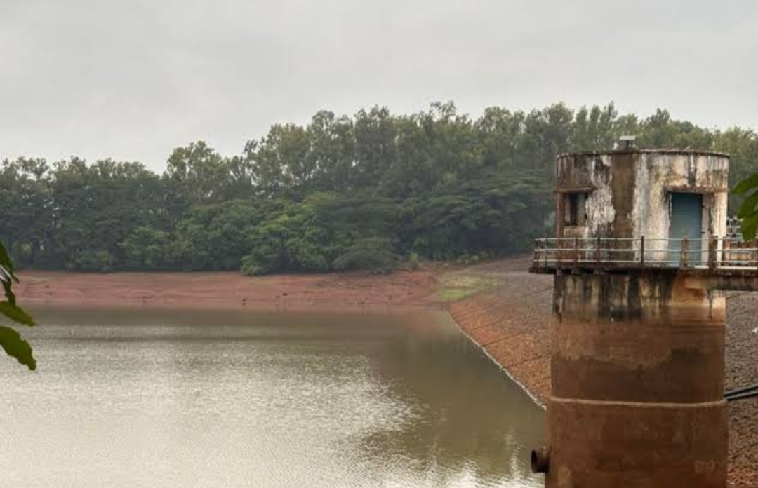 ಹಿಡಕಲ್ ಜಲಾಶಯ ಹಾಗೂ ರಕ್ಕಸಕೊಪ್ಪದಲ್ಲಿ ನೀರಿನ ಮಟ್ಟ ಇಳಿಕೆ  ಮಿತವಾಗಿ ನೀರು ಬಳಸಲು ಕೋರಿಕೆ