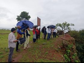 ಕುಸಿಯುತ್ತಿರುವ ಹರಗಾಪುರ ಕೋಟೆಯ ಗುಡ್ಡಕ್ಕೆ ಅಧಿಕಾರಿಗಳ ಬೆಟ್ಟಿ