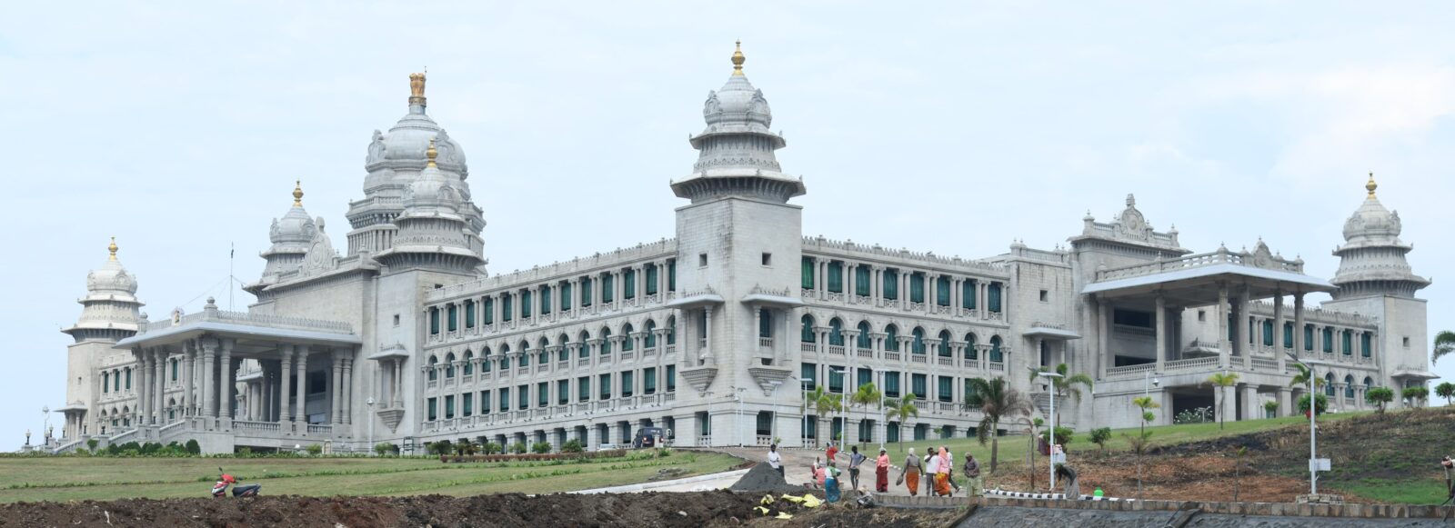 ಅಧಿವೇಶನ ಮೊದಲ ದಿನವೇ ಸಾಲು ಸಾಲು ಪ್ರತಿಭಟನೆ