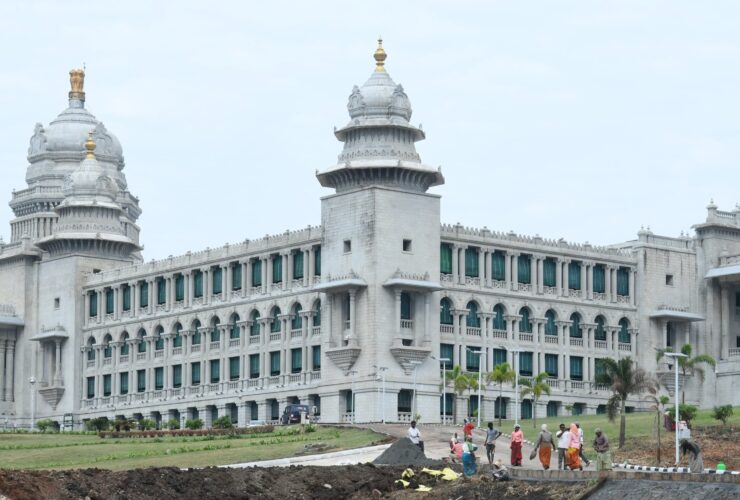 ಅಧಿವೇಶನ ಮೊದಲ ದಿನವೇ ಸಾಲು ಸಾಲು ಪ್ರತಿಭಟನೆ