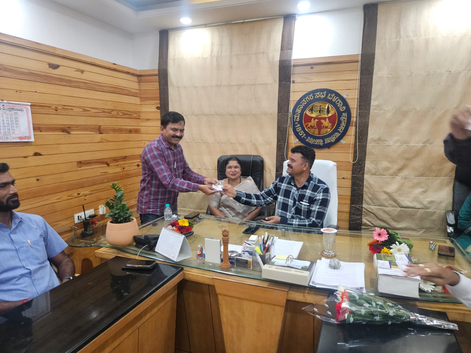 ಬೆಳಗಾವಿ ಪತ್ರಕರ್ತರಿಗೆ ಆರೋಗ್ಯ ವಿಮೆ ಕಾರ್ಡ್ : ಮೇಯರ್ ಮಂಗೇಶ್ ಪವಾರ್ ವಿತರಣೆ ಬೆಳಗಾವಿ ಪತ್ರಕರ್ತರಿಗೆ ಆರೋಗ್ಯ ವಿಮೆ ಕಾರ್ಡ್ : ಮೇಯರ್ ಮಂಗೇಶ್ ಪವಾರ್ ವಿತರಣೆ