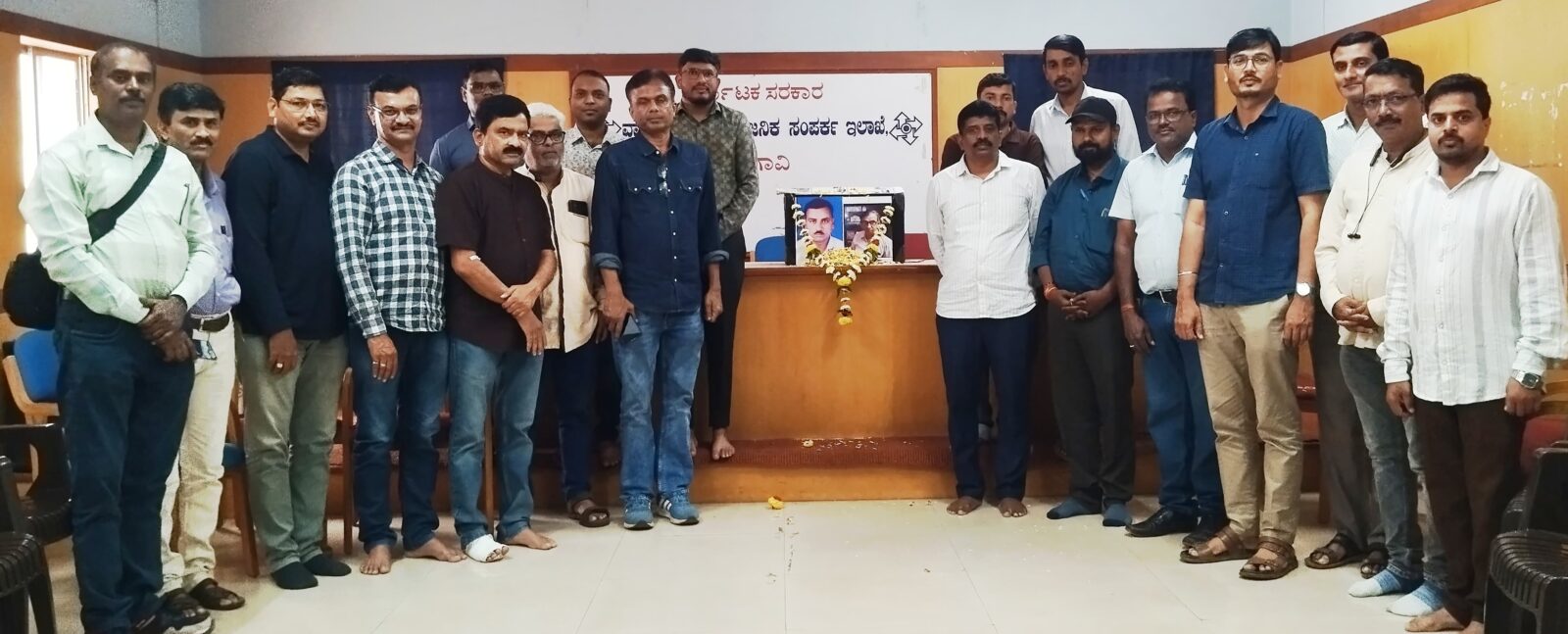 ಹಿರಿಯ ಪತ್ರಕರ್ತರ ನಿಧನಕ್ಕೆ ಬೆಳಗಾವಿಯಲ್ಲಿ ಶ್ರದ್ಧಾಂಜಲಿ ಹಿರಿಯ ಪತ್ರಕರ್ತರ ನಿಧನಕ್ಕೆ ಬೆಳಗಾವಿಯಲ್ಲಿ ಶ್ರದ್ಧಾಂಜಲಿ