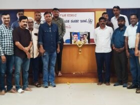 ಹಿರಿಯ ಪತ್ರಕರ್ತರ ನಿಧನಕ್ಕೆ ಬೆಳಗಾವಿಯಲ್ಲಿ ಶ್ರದ್ಧಾಂಜಲಿ ಹಿರಿಯ ಪತ್ರಕರ್ತರ ನಿಧನಕ್ಕೆ ಬೆಳಗಾವಿಯಲ್ಲಿ ಶ್ರದ್ಧಾಂಜಲಿ