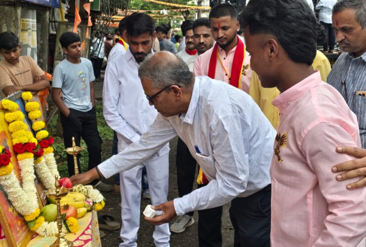 ಬೆಳಗಾವಿಯಲ್ಲಿ ಭಾಷಾ ಬಾಂಧವ್ಯ ಮರಾಠಿ ಮುಖಂಡರಿಂದ ಚನ್ನಮ್ಮ, ರಾಯಣ್ಣನಿಗೆ ಪೂಜೆ! ಬೆಳಗಾವಿಯಲ್ಲಿ ಭಾಷಾ ಬಾಂಧವ್ಯ ಮರಾಠಿ ಮುಖಂಡರಿಂದ ಚನ್ನಮ್ಮ, ರಾಯಣ್ಣನಿಗೆ ಪೂಜೆ!