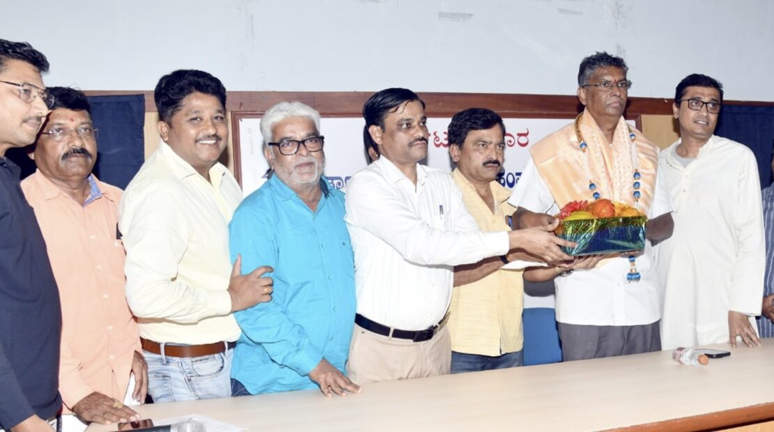 ಪತ್ರಕರ್ತರಿಂದ ಜಿಲ್ಲಾ ಉಸ್ತುವಾರಿ ಸಚಿವರಿಗೆ ಸನ್ಮಾನ  ಮುಂದಿನ ಅಧಿವೇಶನ ವೇಳೆಗೆ ಪತ್ರಿಕಾ ಭವನ ಲೋಕಾರ್ಪಣೆ: ಸಚಿವ ಸತೀಶ್ ಜಾರಕಿಹೊಳಿ ಭರವಸೆ