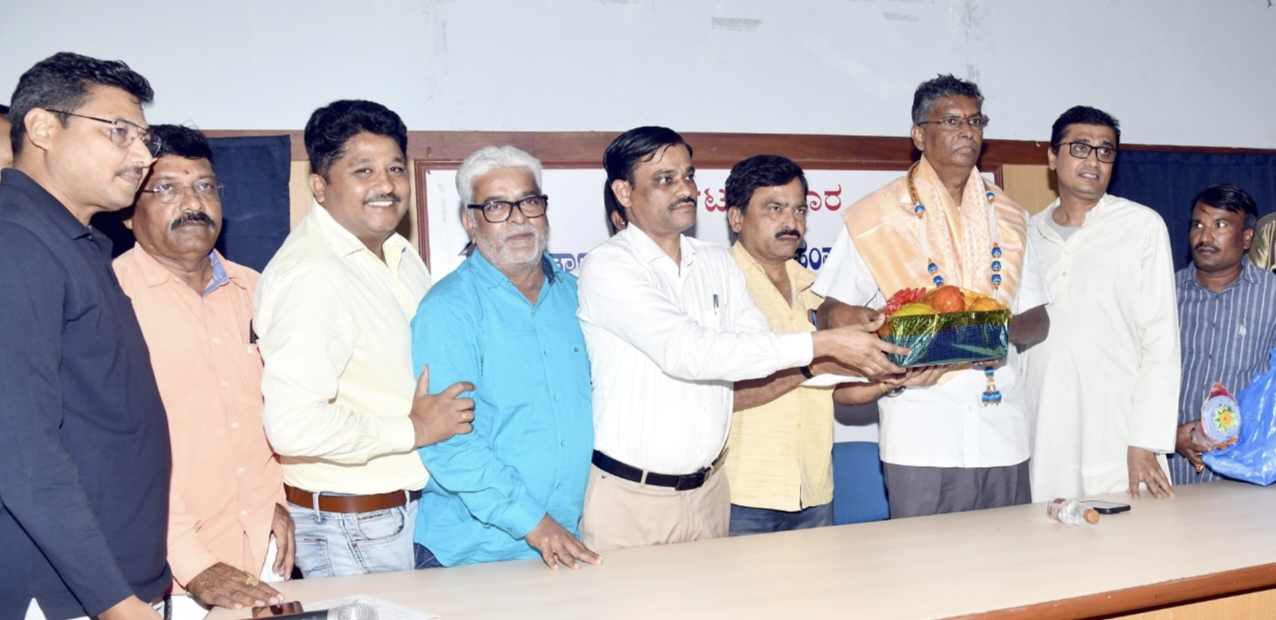 ಪತ್ರಕರ್ತರಿಂದ ಜಿಲ್ಲಾ ಉಸ್ತುವಾರಿ ಸಚಿವರಿಗೆ ಸನ್ಮಾನ  ಮುಂದಿನ ಅಧಿವೇಶನ ವೇಳೆಗೆ ಪತ್ರಿಕಾ ಭವನ ಲೋಕಾರ್ಪಣೆ: ಸಚಿವ ಸತೀಶ್ ಜಾರಕಿಹೊಳಿ ಭರವಸೆ