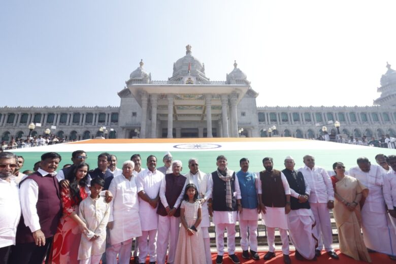 ಖಾದಿಯು ಕೇವಲ ವಸ್ತ್ರವಲ್ಲ; ದೇಶದ ಹೆಮ್ಮಯ ಸಂಕೇತ: ಸಿಎಂ ಬಣ್ಣನೆ