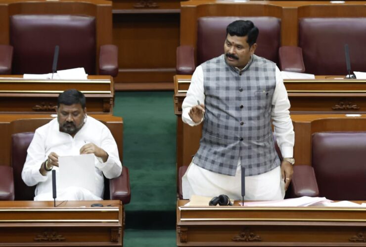 ಕನ್ನಡ ಭಾಷಾ ನಾಮಫಲಕ ಅಳವಡಿಕೆಗೆ ನಿಗಾವಹಿಸಲು ರಾಜ್ಯದ ಎಲ್ಲಾ ಜಿಲ್ಲಾಧಿಕಾರಿಗಳಿಗೆ ಸೂಚನೆ: ಸಚಿವ ಶಿವರಾಜ ತಂಗಡಗಿ ಕನ್ನಡ ಭಾಷಾ ನಾಮಫಲಕ ಅಳವಡಿಕೆಗೆ ನಿಗಾವಹಿಸಲು ರಾಜ್ಯದ ಎಲ್ಲಾ ಜಿಲ್ಲಾಧಿಕಾರಿಗಳಿಗೆ ಸೂಚನೆ: ಸಚಿವ ಶಿವರಾಜ ತಂಗಡಗಿ