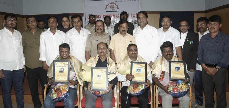 ಮಾಧ್ಯಮ ಅಕಾಡೆಮಿ ಪ್ರಶಸ್ತಿ ಪಡೆದ ಉತ್ತರ ಕರ್ನಾಟಕದ ಪತ್ರಕರ್ತರಿಗೆ ಬೆಳಗಾವಿಯಲ್ಲಿ ಸನ್ಮಾನ.