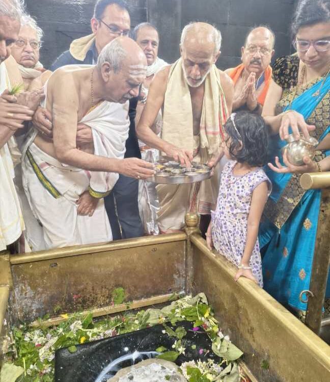 *ಗೋಕರ್ಣ ಮಹಾಬಲೇಶ್ವರ:ಶಿವರಾತ್ರಿ ನಿಮಿತ್ತ ಡಾ. ಪ್ರಭಾಕರ್ ಕೋರೆ ದರ್ಶನ**