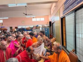 ಬೆಳಗಾವಿಯಲ್ಲಿ ಕಂಗೊಳಿಸಿದ `ಆಧ್ಯಾತ್ಮಿಕ ಜಾತ್ರೆ’ 53 ಶೇಷ ವಸ್ತ್ರಗಳ ಶೋಭೆ, 53 ನದಿನೀರಿನ ಅಭಿಷೇಕದ ವೈಭವ, ಮನೆಮನೆಗೂ ಶ್ರೀಗಳ ಆಶೀರ್ವಾದ ಬೆಳಗಾವಿಯಲ್ಲಿ ಕಂಗೊಳಿಸಿದ `ಆಧ್ಯಾತ್ಮಿಕ ಜಾತ್ರೆ’ 53 ಶೇಷ ವಸ್ತ್ರಗಳ ಶೋಭೆ, 53 ನದಿನೀರಿನ ಅಭಿಷೇಕದ ವೈಭವ, ಮನೆಮನೆಗೂ ಶ್ರೀಗಳ ಆಶೀರ್ವಾದ