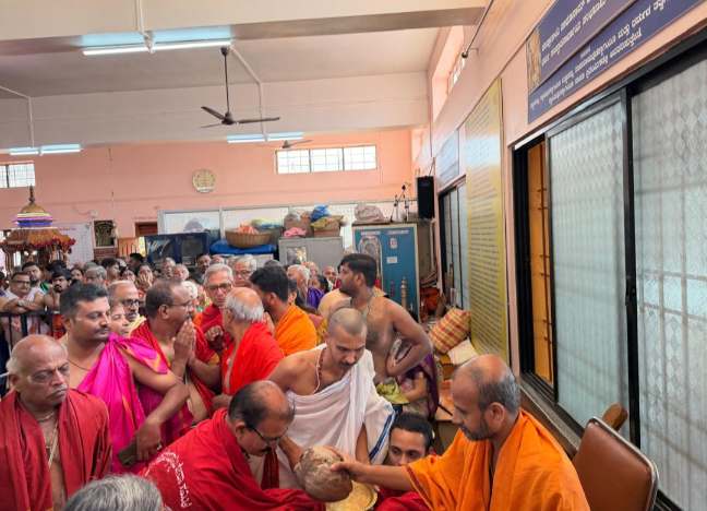 ಬೆಳಗಾವಿಯಲ್ಲಿ ಕಂಗೊಳಿಸಿದ `ಆಧ್ಯಾತ್ಮಿಕ ಜಾತ್ರೆ’ 53 ಶೇಷ ವಸ್ತ್ರಗಳ ಶೋಭೆ, 53 ನದಿನೀರಿನ ಅಭಿಷೇಕದ ವೈಭವ, ಮನೆಮನೆಗೂ ಶ್ರೀಗಳ ಆಶೀರ್ವಾದ